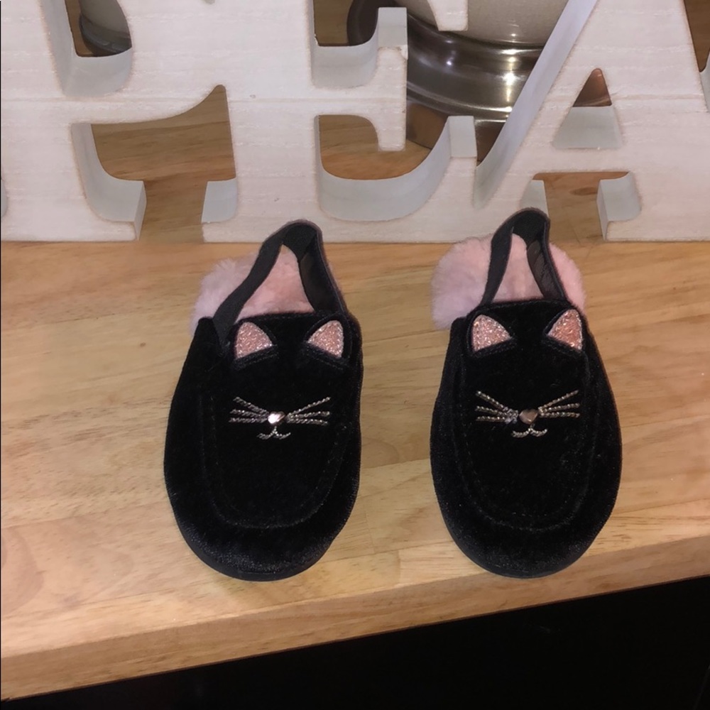 Black Slippers w/Pink Fur